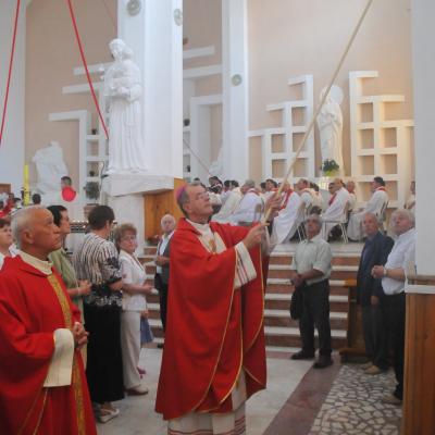 13 septembrie: Bacău "Sfânta Cruce": Sfinţirea bisericii, consacrarea altarului şi hramul comunităţii