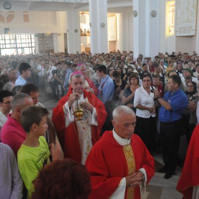 13 septembrie: Bacău "Sfânta Cruce": Sfinţirea bisericii, consacrarea altarului şi hramul comunităţii