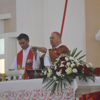 13 septembrie: Bacău "Sfânta Cruce": Sfinţirea bisericii, consacrarea altarului şi hramul comunităţii