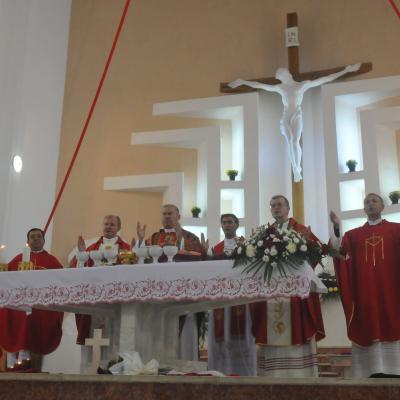 13 septembrie: Bacău "Sfânta Cruce": Sfinţirea bisericii, consacrarea altarului şi hramul comunităţii