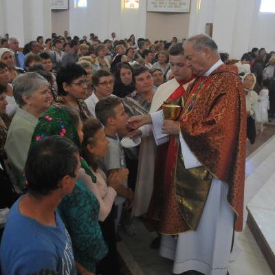 13 septembrie: Bacău "Sfânta Cruce": Sfinţirea bisericii, consacrarea altarului şi hramul comunităţii