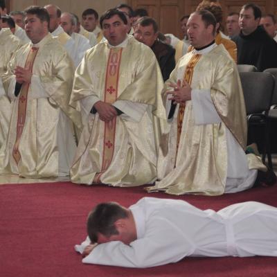 4 octombrie: Roman: Sfinţire de diaconi la Institutul Teologic Franciscan. Foto: Marius Blaj