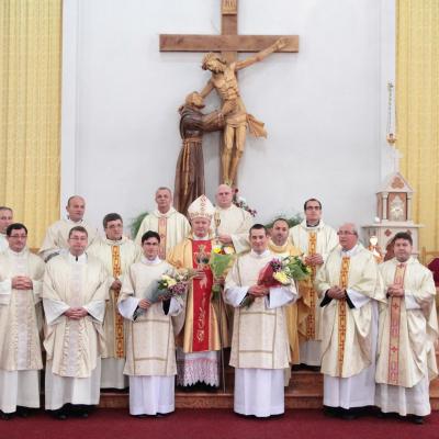 4 octombrie: Roman: Sfinţire de diaconi la Institutul Teologic Franciscan. Foto: Marius Blaj