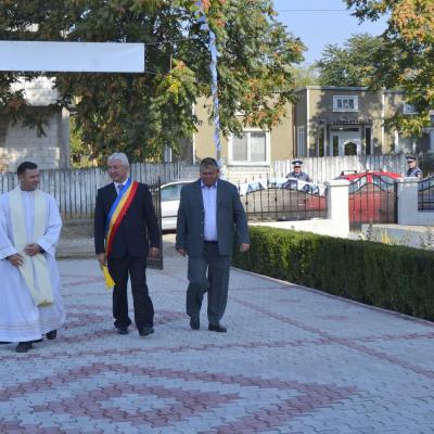 6 octombrie: Belceşti: Binecuvântarea noii case parohiale şi hramul comunităţii