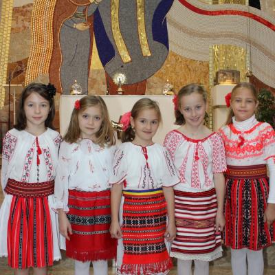 12 octombrie: Zaragoza: Ofrandă de flori, adusă Maicii Domnului de Pilar