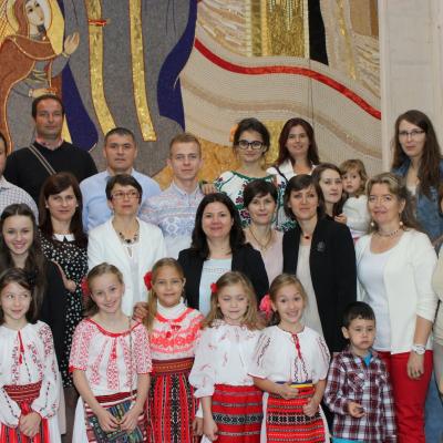 12 octombrie: Zaragoza: Ofrandă de flori, adusă Maicii Domnului de Pilar