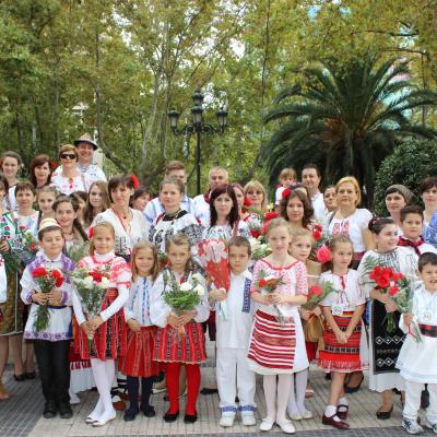 12 octombrie: Zaragoza: Ofrandă de flori, adusă Maicii Domnului de Pilar