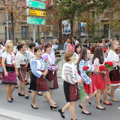 12 octombrie: Zaragoza: Ofrandă de flori, adusă Maicii Domnului de Pilar
