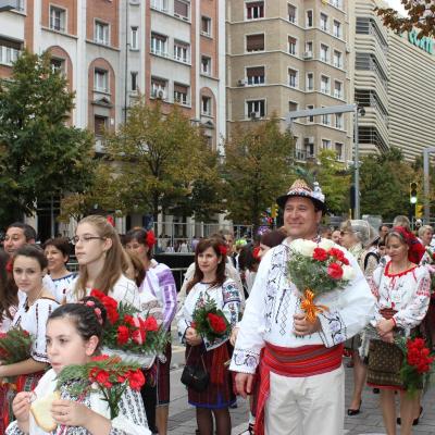12 octombrie: Zaragoza: Ofrandă de flori, adusă Maicii Domnului de Pilar