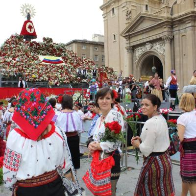 12 octombrie: Zaragoza: Ofrandă de flori, adusă Maicii Domnului de Pilar