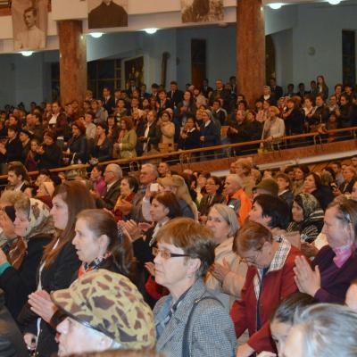 14 octombrie: Bacău "Sfântul Nicolae": Pelerinajul crucii şi al icoanei Zilelor Mondiale ale Tineretului