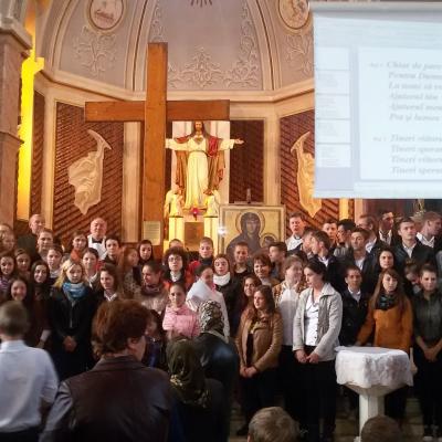 15 octombrie: Oneşti: Pelerinajul crucii şi al icoanei Zilelor Mondiale ale Tineretului