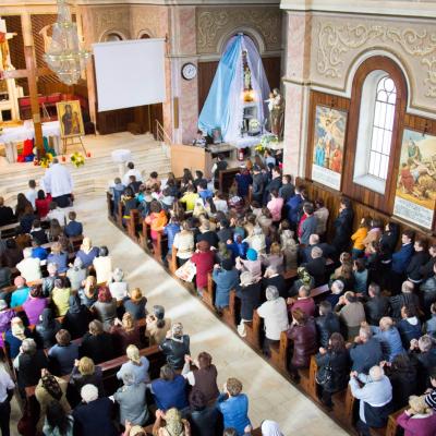 15 octombrie: Oneşti: Pelerinajul crucii şi al icoanei Zilelor Mondiale ale Tineretului