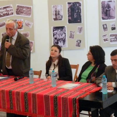 23 octombrie: Bacău: Vernisajul expoziţiei de fotografie "Satul romano-catolic din Bacău - istorie şi prezent"