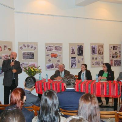 23 octombrie: Bacău: Vernisajul expoziţiei de fotografie "Satul romano-catolic din Bacău - istorie şi prezent"