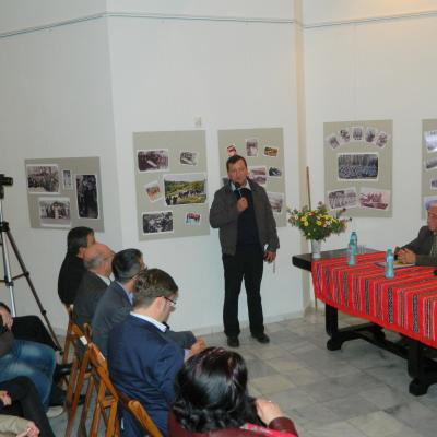 23 octombrie: Bacău: Vernisajul expoziţiei de fotografie "Satul romano-catolic din Bacău - istorie şi prezent"