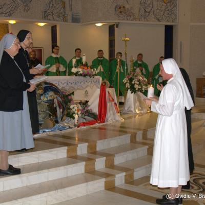 26 octombrie: Iaşi: Profesiunea călugărească perpetuă a sorei Tereza-Florentina Bordaş. Foto: Ovidiu Bişog