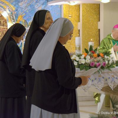 26 octombrie: Iaşi: Profesiunea călugărească perpetuă a sorei Tereza-Florentina Bordaş. Foto: Ovidiu Bişog