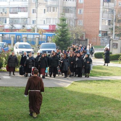 30 octombrie: Şi sfinţii şi-au dat întâlnire la Oneşti...