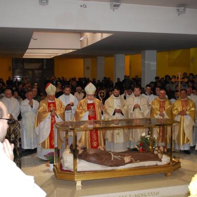 30 octombrie: Şi sfinţii şi-au dat întâlnire la Oneşti...