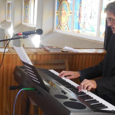 1 noiembrie: Traian: Liturghie de pomenire a preoţilor, dascălilor, învăţătorilor şi profesorilor decedaţi