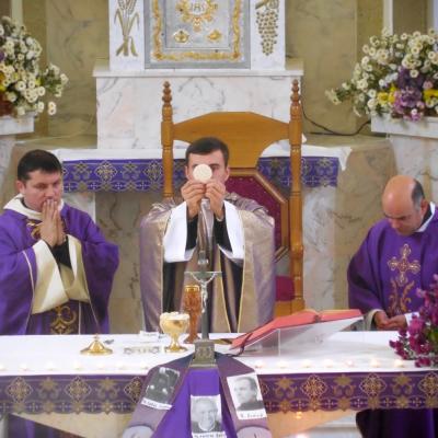 1 noiembrie: Traian: Liturghie de pomenire a preoţilor, dascălilor, învăţătorilor şi profesorilor decedaţi