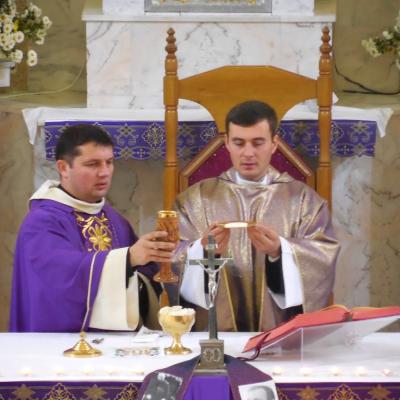 1 noiembrie: Traian: Liturghie de pomenire a preoţilor, dascălilor, învăţătorilor şi profesorilor decedaţi