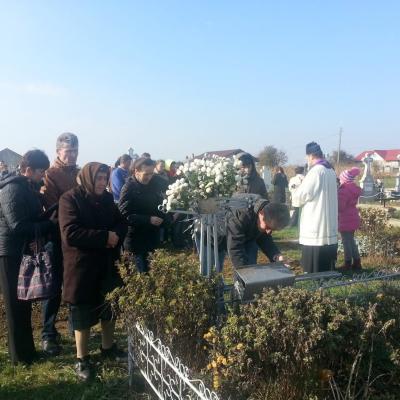 1 noiembrie: Traian: Liturghie de pomenire a preoţilor, dascălilor, învăţătorilor şi profesorilor decedaţi