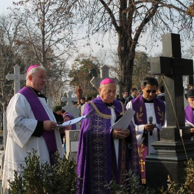2 noiembrie: Iaşi: Iaşi: Pomenirea tuturor credincioşilor răposaţi. Cimitirul Eternitatea