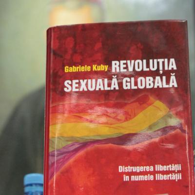 4 noiembrie: Iaşi: Autoarea germană Gabriele Kuby la lansarea propriilor cărţi despre teoria "gender". Foto: Ionuţ-Gabriel Giurgică