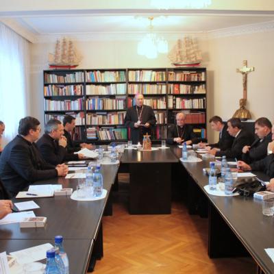 12 noiembrie: Iaşi: Întrunirea membrilor Consiliului Prezbiteral