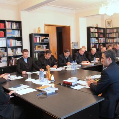 12 noiembrie: Iaşi: Întrunirea membrilor Consiliului Prezbiteral