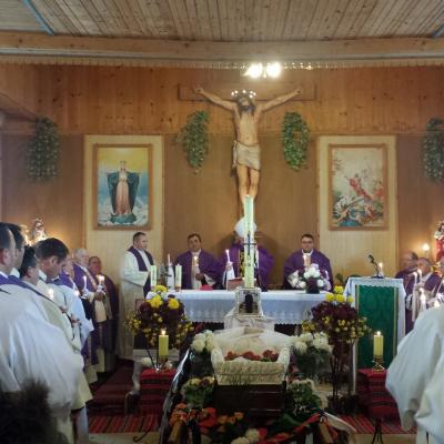 22 noiembrie: Luizi-Călugăra: Funeraliile părintelui Petru Solomon. Foto: Emilian Lupu
