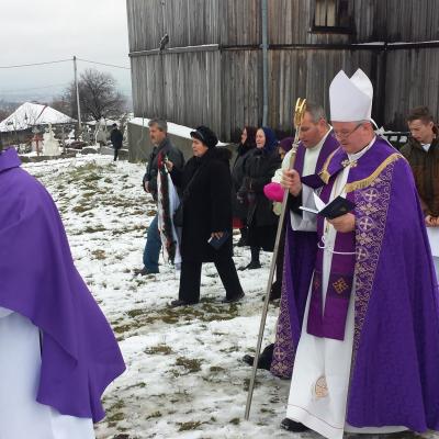 22 noiembrie: Luizi-Călugăra: Funeraliile părintelui Petru Solomon. Foto: Emilian Lupu