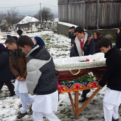 22 noiembrie: Luizi-Călugăra: Funeraliile părintelui Petru Solomon. Foto: Emilian Lupu