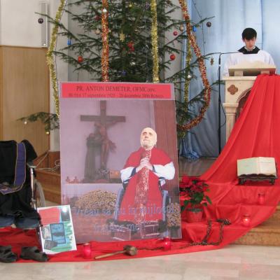 14 decembrie: Roman: Liturghie de comemorare a opt ani de la trecerea la Domnul a părintelui Anton Demeter