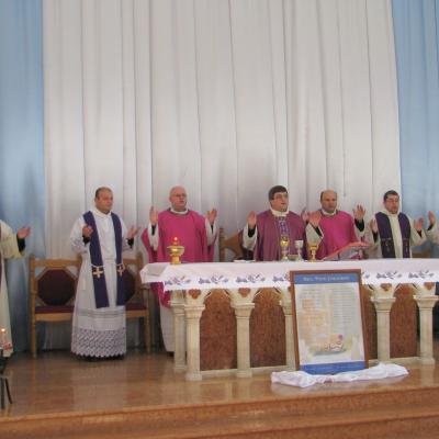 14 decembrie: Roman: Liturghie de comemorare a opt ani de la trecerea la Domnul a părintelui Anton Demeter