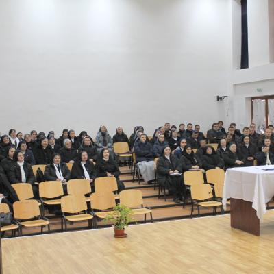 1 februarie: Hălăuceşti: Întâlnirea persoanelor consacrate din zona Roman