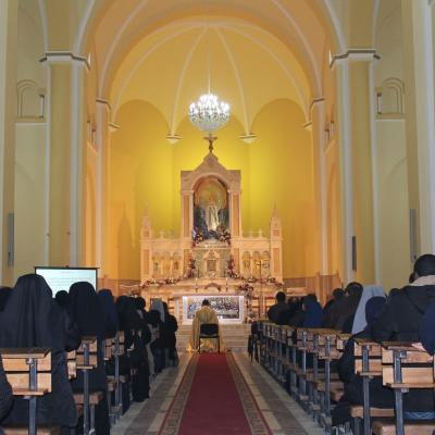 1 februarie: Hălăuceşti: Întâlnirea persoanelor consacrate din zona Roman