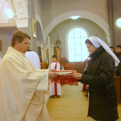 2 februarie: Baraţi: Ziua Persoanelor Consacrate