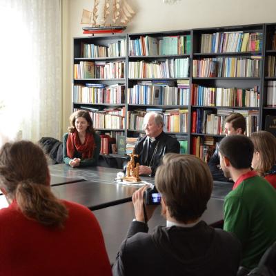 8-11 februarie: Tinerii şi Europa la 25 de ani de la căderea comunismului. Schimb de experienţă între tineri din Austria şi România