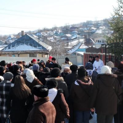 11 februarie: Luizi-Călugăra: Întâlnire anuală a "Armatei Maicii Domnului"