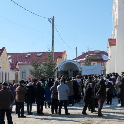 11 februarie: Luizi-Călugăra: Întâlnire anuală a "Armatei Maicii Domnului"