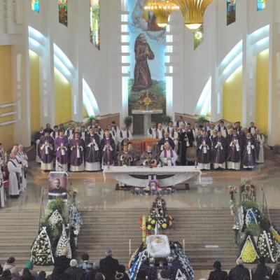 2 martie: Bacău "Fericitul Ieremia": Funeraliile părintelui Dumitru Gabor. Foto: Iustin Toma
