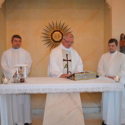 Liturghia din sărbătoarea "Sfântul Iosif" în capela nunţiaturii din Panama, cu Mons. Claudiu Carteş (dreapta)