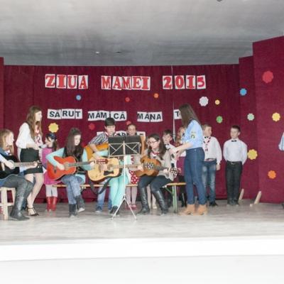 8 martie: Pildeşti: Ziua mamei