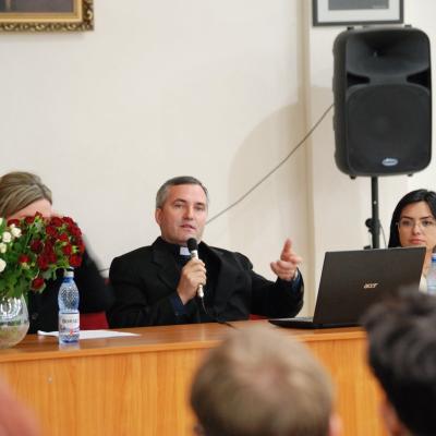 17 martie: Iaşi: Întâlnire cu tinerii despre convieţuirea fără căsătorie. Foto: Emilian Lupu