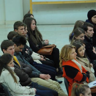 17 martie: Iaşi: Întâlnire cu tinerii despre convieţuirea fără căsătorie. Foto: Emilian Lupu