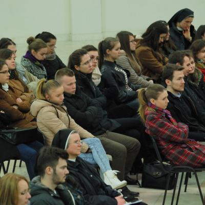 17 martie: Iaşi: Întâlnire cu tinerii despre convieţuirea fără căsătorie. Foto: Emilian Lupu