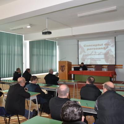24 martie: Roman: Simpozion internaţional de filozofie